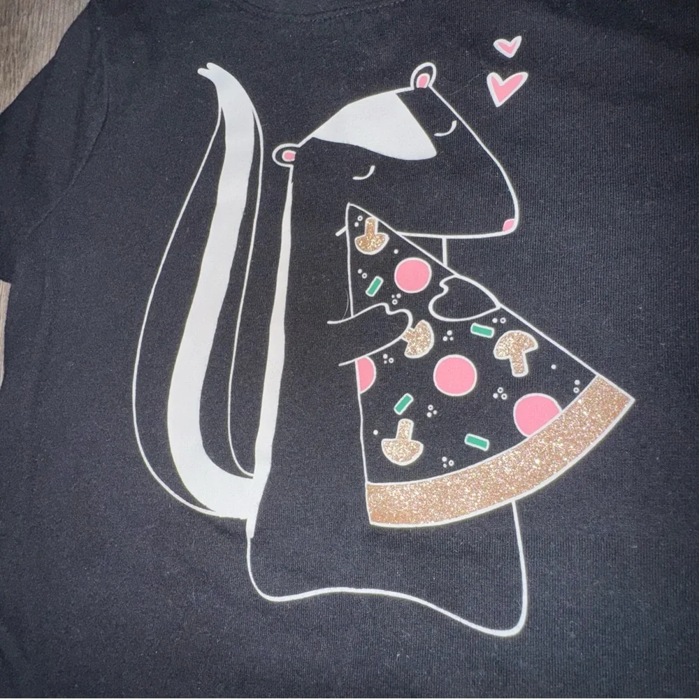 ☀️6/$20☀️ Cat & Jack Black Tee with Skunk Graphic